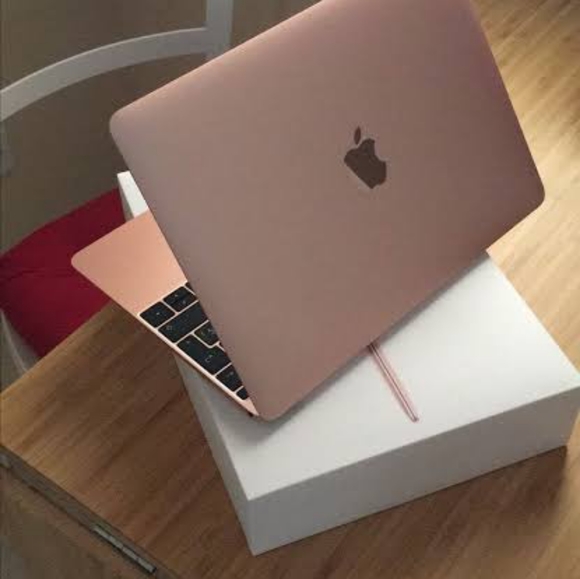 Apple laptop